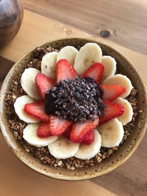 Peanut butter banana oat bowl at Projeto Acai in Dubai