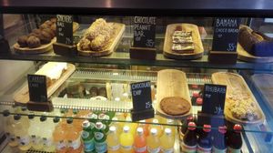 Nice assortment of goodies and drinks at Farm2Table - Davidshall in Malmo