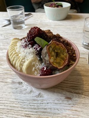 spirulina bowl at Farm2Table - Davidshall in Malmo