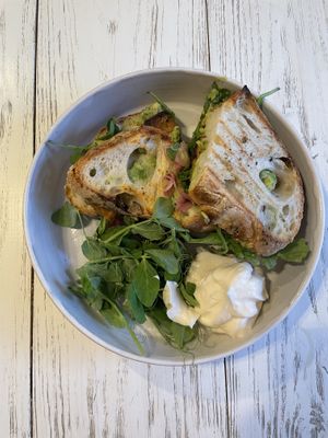 Extremely good tempeh toast with avocado and mayo  at Farm2Table - Davidshall in Malmo