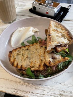 Crispy tempeh sandwich at Farm2Table - Davidshall in Malmo