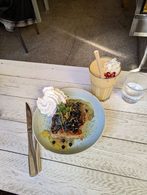 French toast with a smoothie at Farm2Table - Davidshall in Malmo