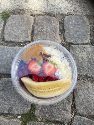 Acaí bowl 🫐  at Farm2Table - Davidshall in Malmo