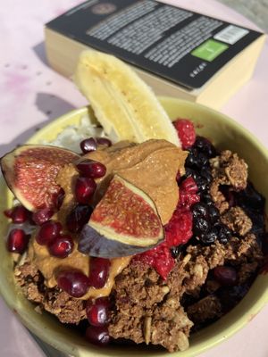 Acaí Bowl 😍🫐  at Farm2Table - Davidshall in Malmo
