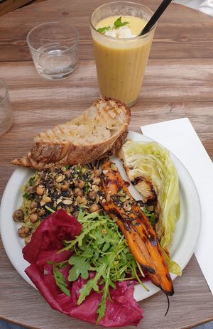 Hummus Bowl and Shangri-La smoothie at Farm2Table - Davidshall in Malmo