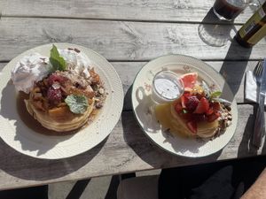 Apple pie pancakes // lemon curd strawberry pancakes // kombucha   at Farm2Table - Davidshall in Malmo