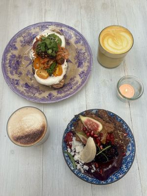 kimchi toast& açaí bowl  at Farm2Table - Davidshall in Malmo