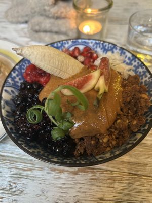 Açai bowl  at Farm2Table - Davidshall in Malmo