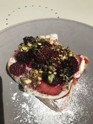 Berry Toast at Farm2Table - Davidshall in Malmo