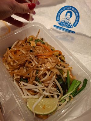 Pad thai vegan at Sawasdee Thai Restaurant in Central Singapore