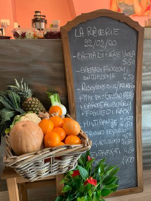 Il menu e’ diverso tutti i giorni ed e’ preparato con frutta e verdura di stagione at La Reverie in Parma
