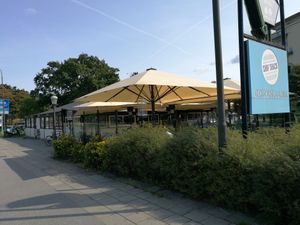 Restaurant with outdoor tables at Surf Shack in Malmo