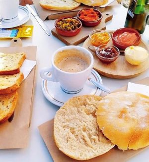 Vegan breakfast at Kerkus Veggie Bar in Montecorto