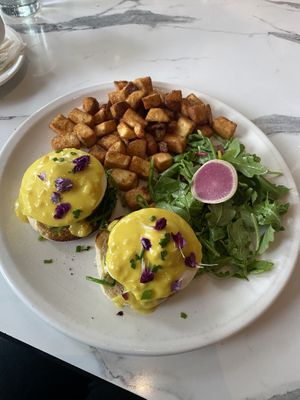 Vegan Florentine Eggs Benedict   at Evviva in Toronto