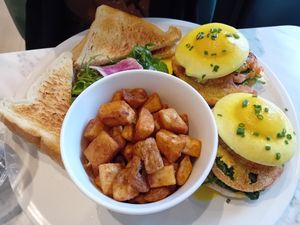 Vegan crab cake benedict at Evviva in Toronto