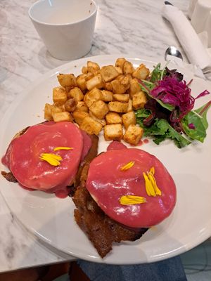 Vegan eggs Benedict traditional at Evviva in Toronto