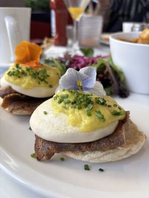 Benny   at Evviva in Toronto