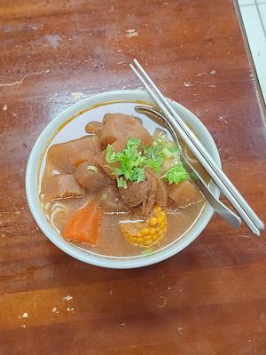 紅燒麵 at SuíYuán SùShí 隨緣素食 in New Taipei City