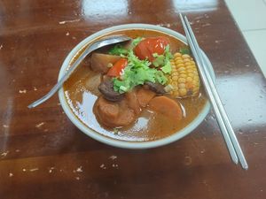 紅燒麵 at SuíYuán SùShí 隨緣素食 in New Taipei City