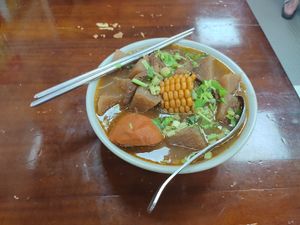 紅燒麵 at SuíYuán SùShí 隨緣素食 in New Taipei City