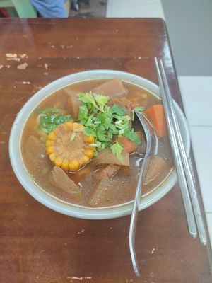 紅燒麵 at SuíYuán SùShí 隨緣素食 in New Taipei City