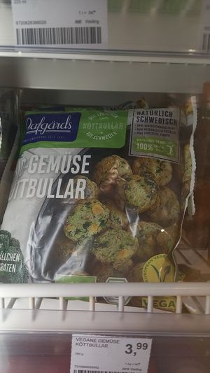 gemüse köttbullar at SuperBioMarkt in Bonn