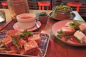 Tofu Spieße, Edamame, Sommerrollen at Pho in Berlin