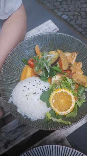 Gelbes Curry mit Tofu und Seitan at Pho in Berlin