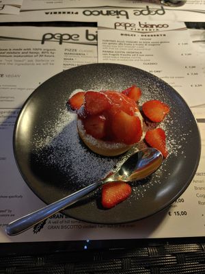 Soy yoghurt cake with strawberry ice cream and strawberries at Pepe Bianco in Salo