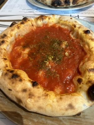Pizza marinara  at Pepe Bianco in Salo
