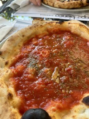 Pizza marinara  at Pepe Bianco in Salo