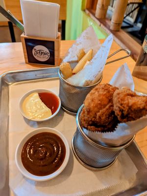 Cauliflower Bites were coated to perfection with several different dipping options.  #Veganuary at Mr Veggie San Pedro in San Pedro