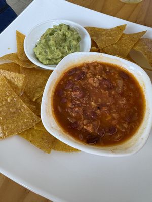 Guacamole and Chili with chips - a delicious snackk  at Mr Veggie San Pedro in San Pedro