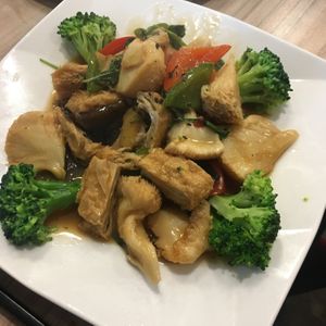 Three-cup lion’s mane mushroom at Guǎng Fú Pǔ Yuán 廣福樸園精緻蔬食 in Taichung