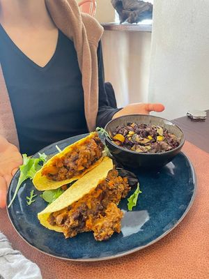 Tacos con chili + riso venere con verdure at Il Pangolino in Casale Monferrato