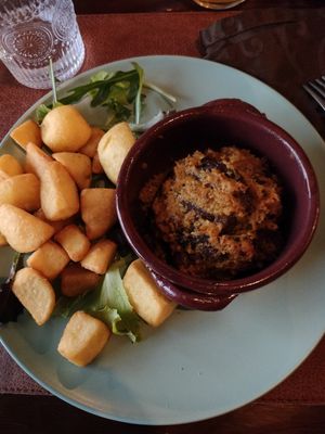 Brasato di seitan al Barolo con patate arrosto at Il Pangolino in Casale Monferrato