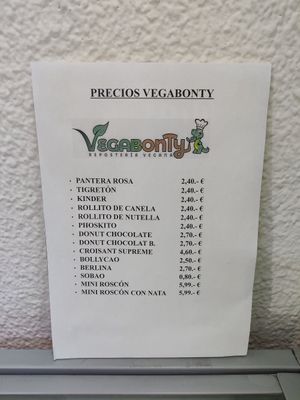 Frozen cakes/treats at Planeta Vegano in Madrid