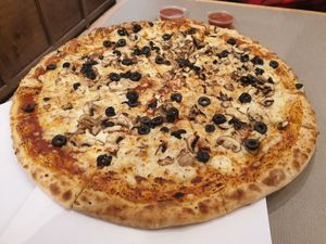 Vegan pizza with two toppings of choice at Moto La Pizza in Ramat Gan