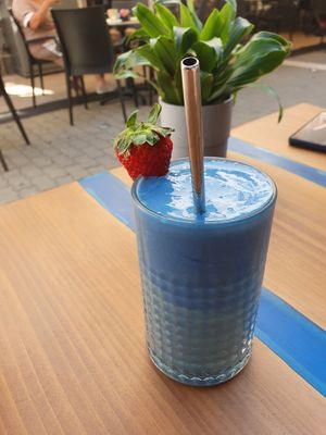Blue ocean smoothie at Love by Noya in Estepona