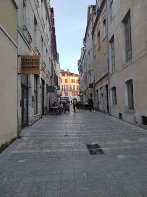 Street at Millefolium in Pau