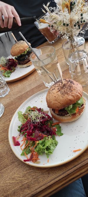 Burger du moment & burger BBQ. at Millefolium in Pau