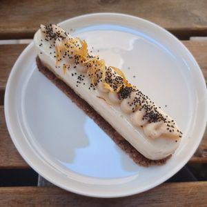 Dessert citron pavot pâte d'amande at Millefolium in Pau