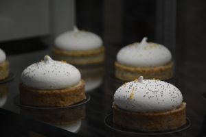 Lemon- poppy meringue pie at Millefolium in Pau