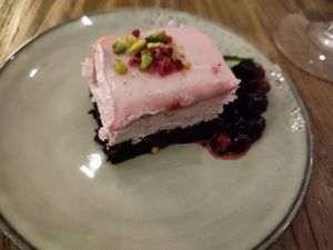 The vegan Brownie with berries at Livingstone in Copenhagen
