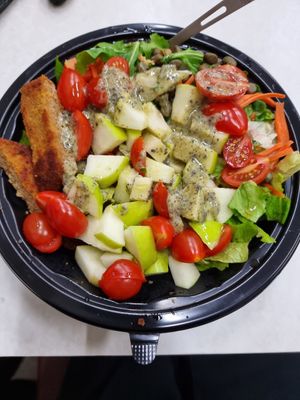 Salad for take away (the apple is from me). 🤓 #Veganuary at Terradan Pub in Ankara