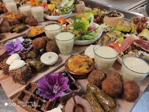 proeverijtje, bestaande uit biologische en zoveel mogelijk lokale delicatessen at Tessa's Place in Deventer