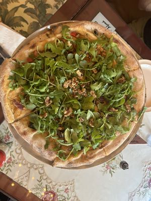 Hummus pizza  at Pirilo in San Juan