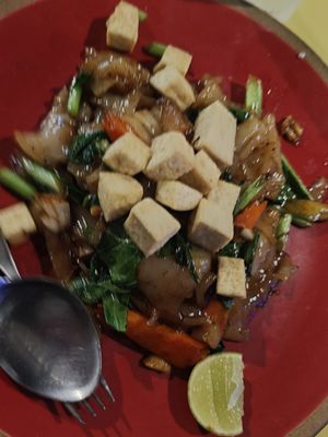 Pad see ew at Tum Restaurant in Koh Phayam