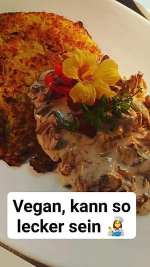 Pilz-Ragout in Kräutersauce an hausgemachten Kartoffel-Rösti at Holzer's Traditionshaus in Niederzier