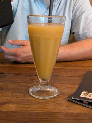 Gelber Smoothie at 401 - Waffeln & Co in Jena